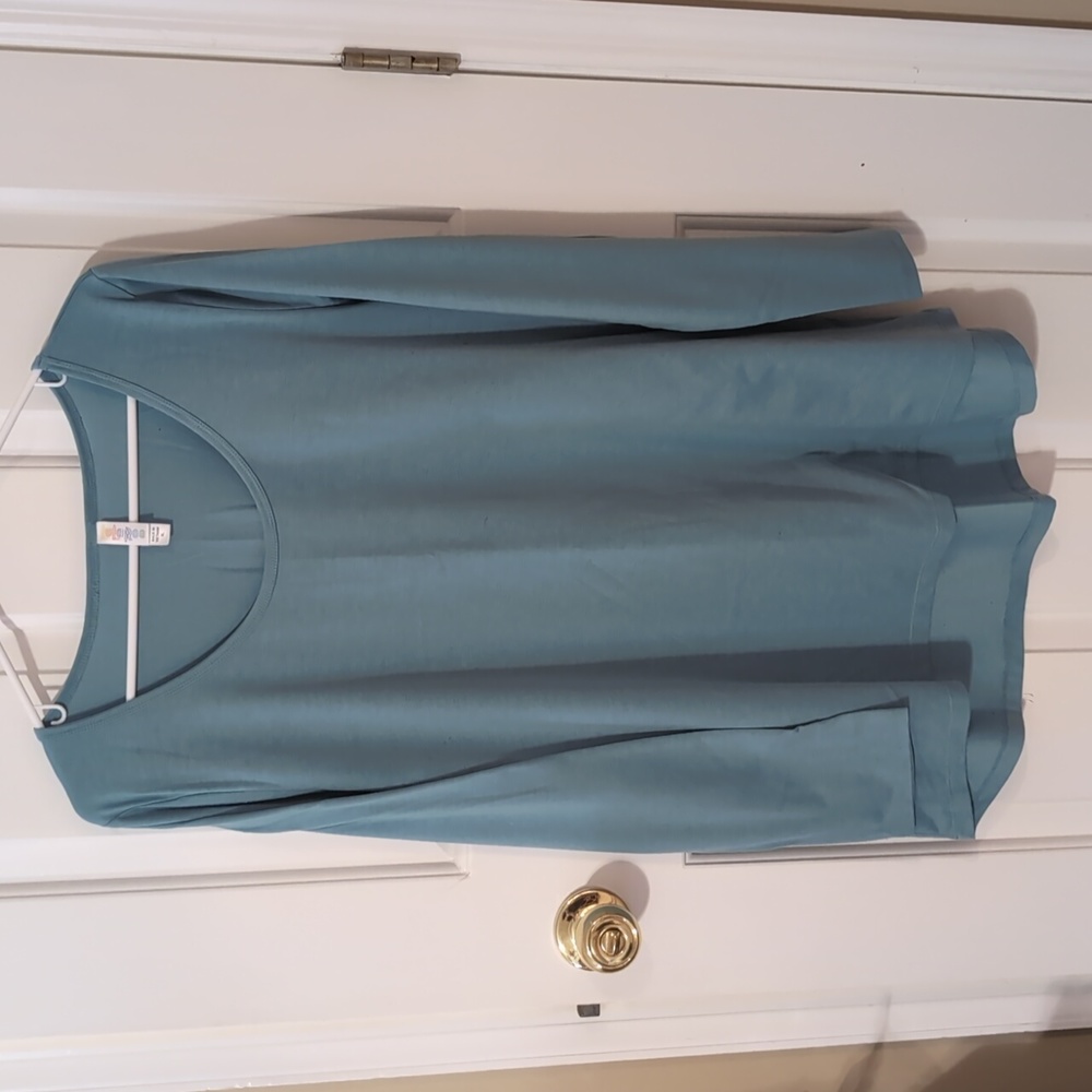 LuLaRoe Lynnae long sleeve T size XL